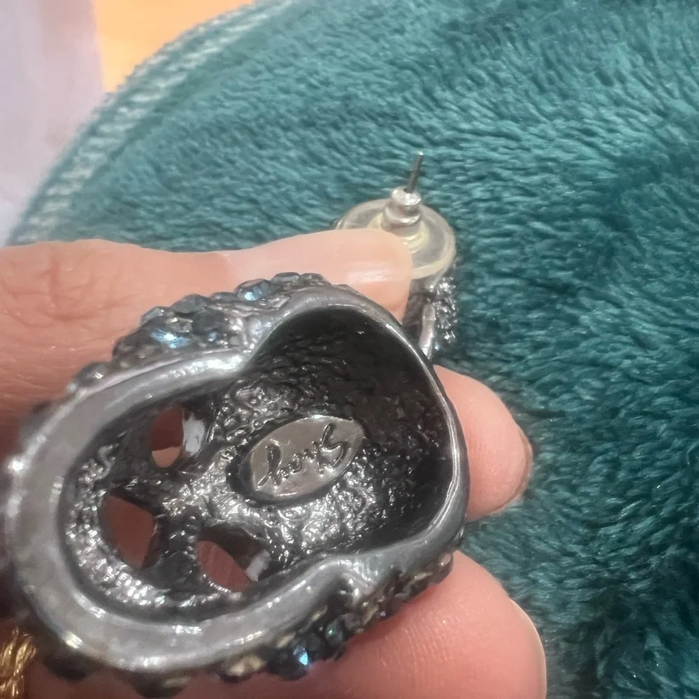 Gunmetal skull earrings